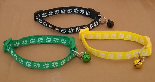 Cute Cat Printed Paws Collar with Bell – Adjustable for Cats 🐾