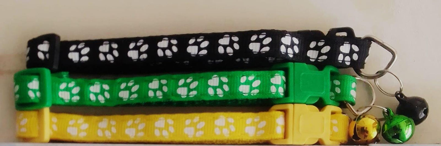 Cute Cat Printed Paws Collar with Bell – Adjustable for Cats 🐾